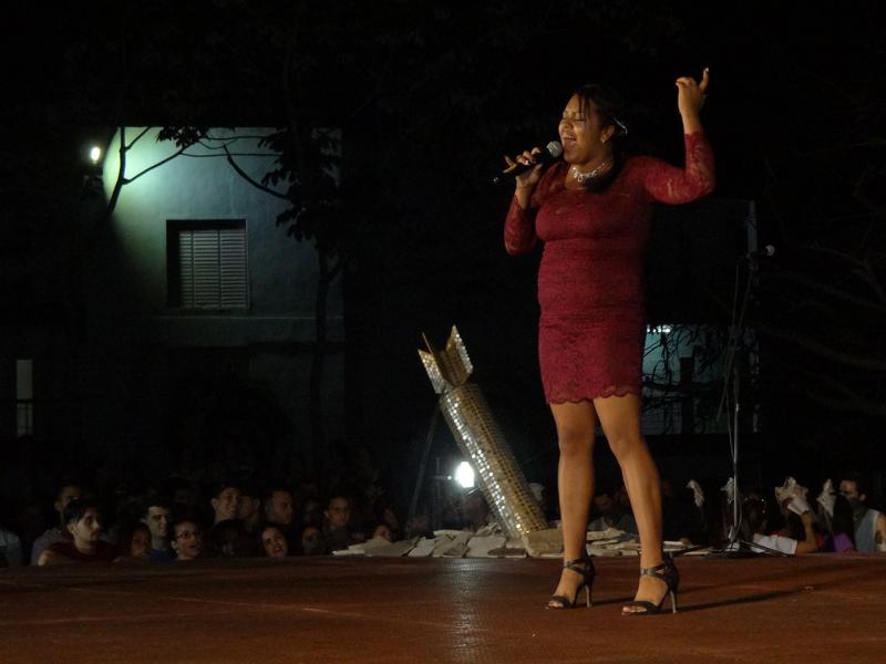 La solista Jenniffer Rut interpretó el tema Basta Ya. 