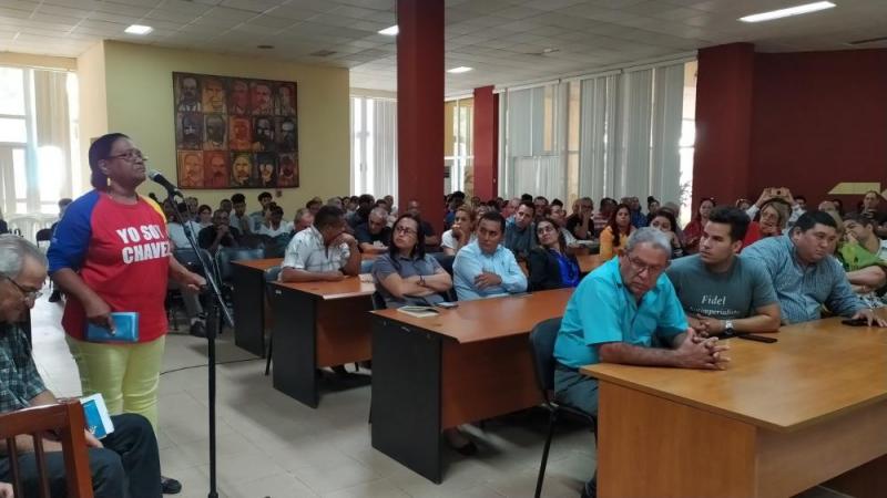 Los presentes respaldaron el apoyo de los cubanos a la Revolución Bolivariana