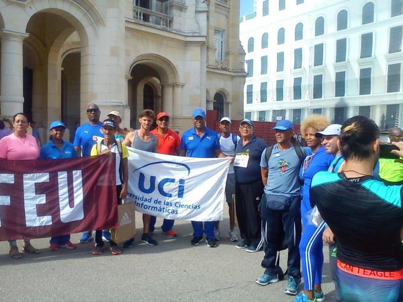 Representantes de la UCI junto a glorias deportivas y funcionarios del Inder Nacional que presidieron el evento.