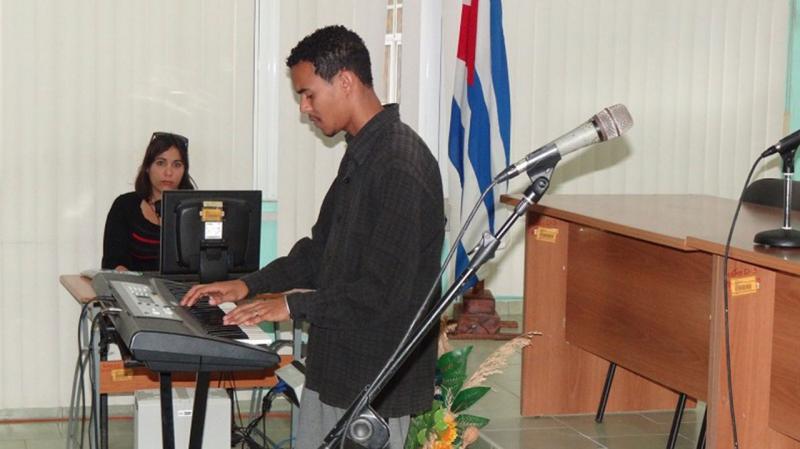 El momento cultural estuvo a cargo del estudiante de la UCI, José Carlos Mariño, interpretando a piano la obra “La comparsa”, de Ernesto Lecuona. 