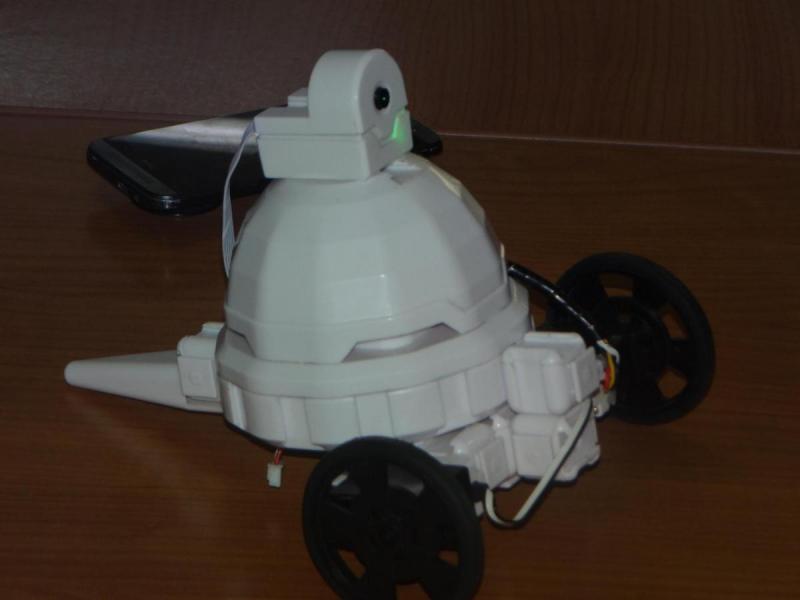 El EZ-robot es propuesto por un colectivo de autores para la robótica educativa. 