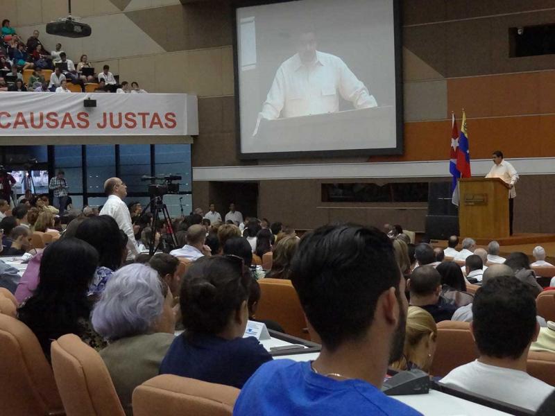 Estudiantes y trabajadores de la UCI mostraron su solidaridad con el pueblo venezolano. 