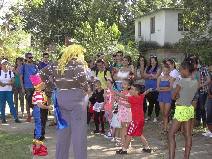 PequeCiudad rompiendo el hielo en el Hogar de La Coronela. 