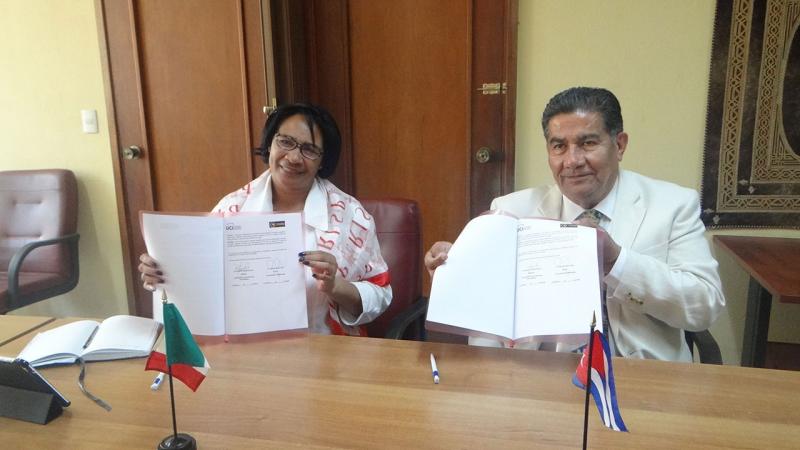 La Dra.C. Miriam Nicado García firma convenio con el rector de la Universidad de Matehuala. 