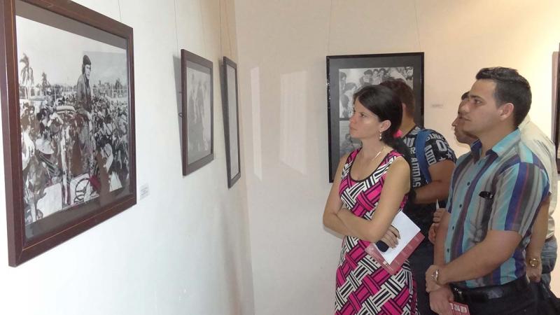 The photo exhibition, which includes photos from the collection in the  Che Guevara Studies Center, is dedicated to the Heroic Guerrilla fighter