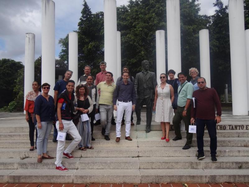 Los especialistas de la Oficina del Historiador de la ciudad de La Habana se tomaron la foto de recuerdo del encuentro