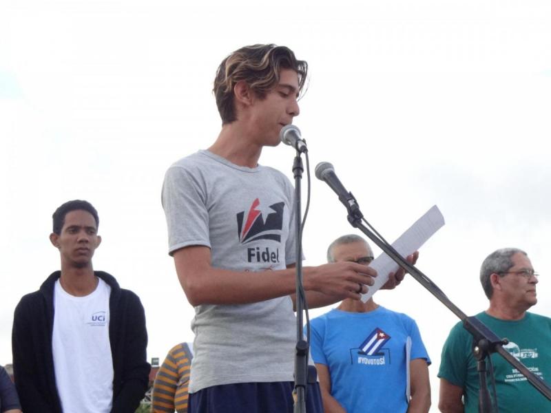 Arael David Espinosa Pérez, en representación de los estudiantes de primer año, leyó el Juramento de las MTT.