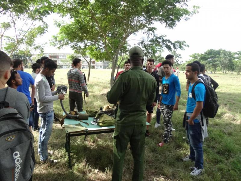 Los más jóvenes reciben instrucciones para defender mejor a la Patria. 