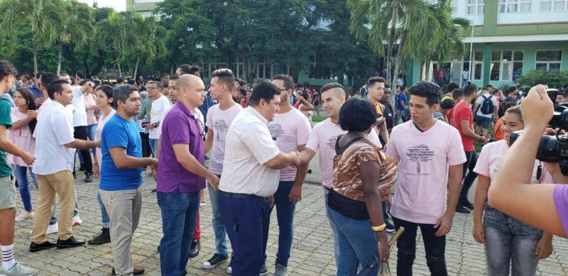 Miembros del Consejo Universitario de la UCI felicitan al Secretariado de la FEU.