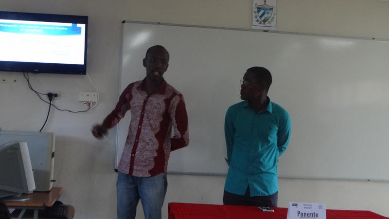 Estudiantes extranjeros presentando sus ponencias. 