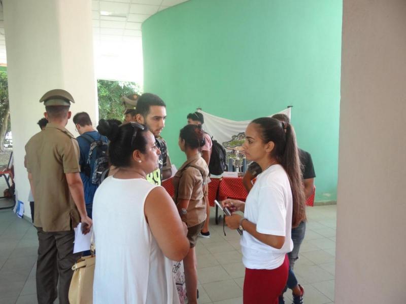 Con muestras que identifican a cada Facultad, la comunidad de la UCI recibe a los nuevos estudiantes. 