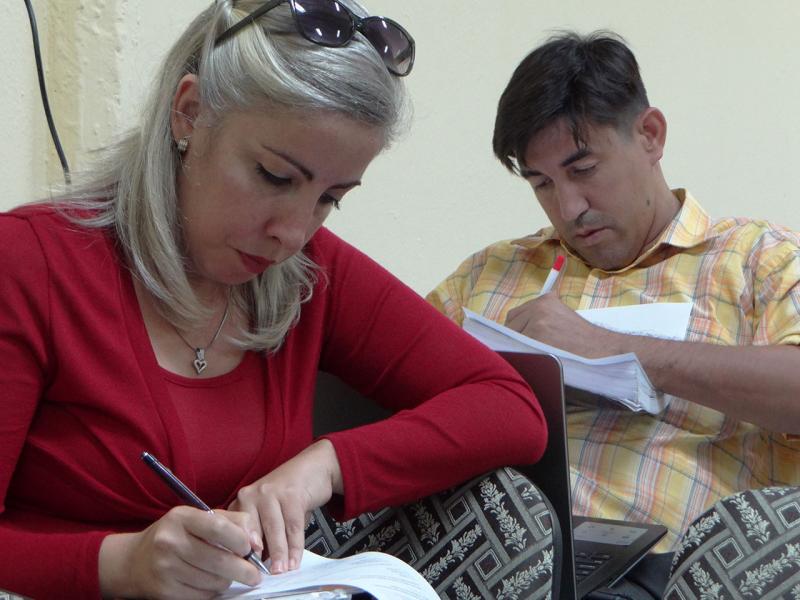 Encuestas a profesores del claustro.