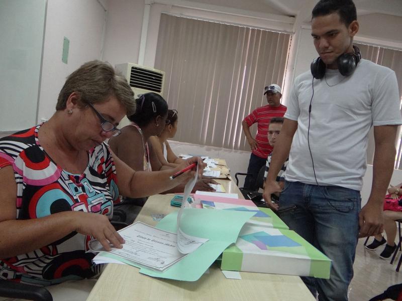 Revisión de documentos de nivel preuniversitario vencido. 