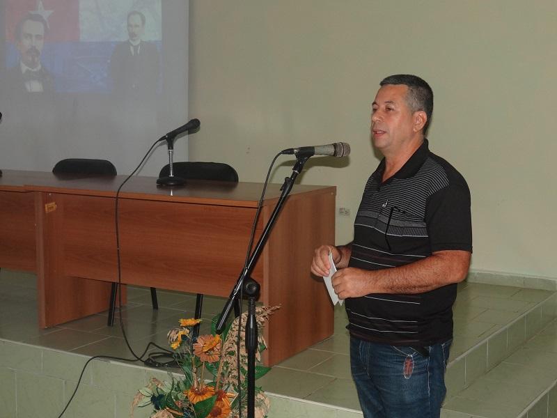 Dr.C. Manuel Avelino Ricardo Hidalgo, jefe del Departamento de Ciencias Sociales y Humanidades de la Facultad 2, en la inauguración del XLV Seminario Juvenil de Estudios Martianos en la UCI.