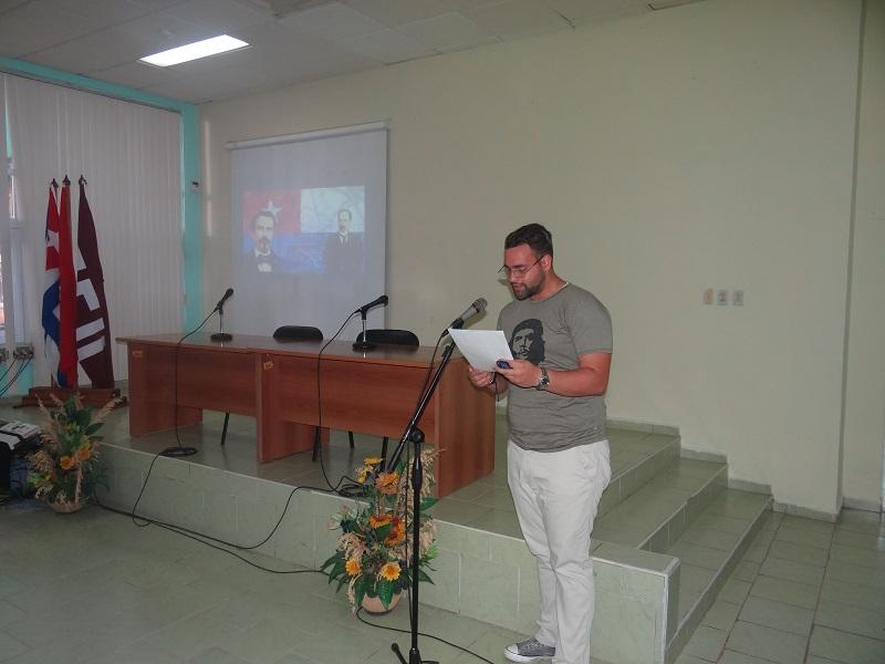 Ing. Álvaro Alejandro Acosta Ruiz, ideológico del Comité UJC-UCI, en la inauguración del XLV Seminario Juvenil de Estudios Martianos en la UCI.