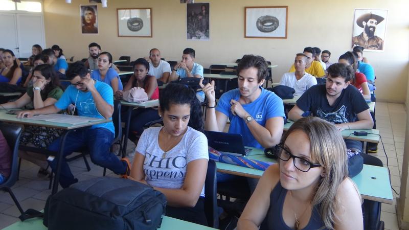Los futuros ingenieros de la Facultad 3 ejercen su derecho como cubanos de aportar sus opiniones y sugerencias de reforma al proyecto constitucional. 