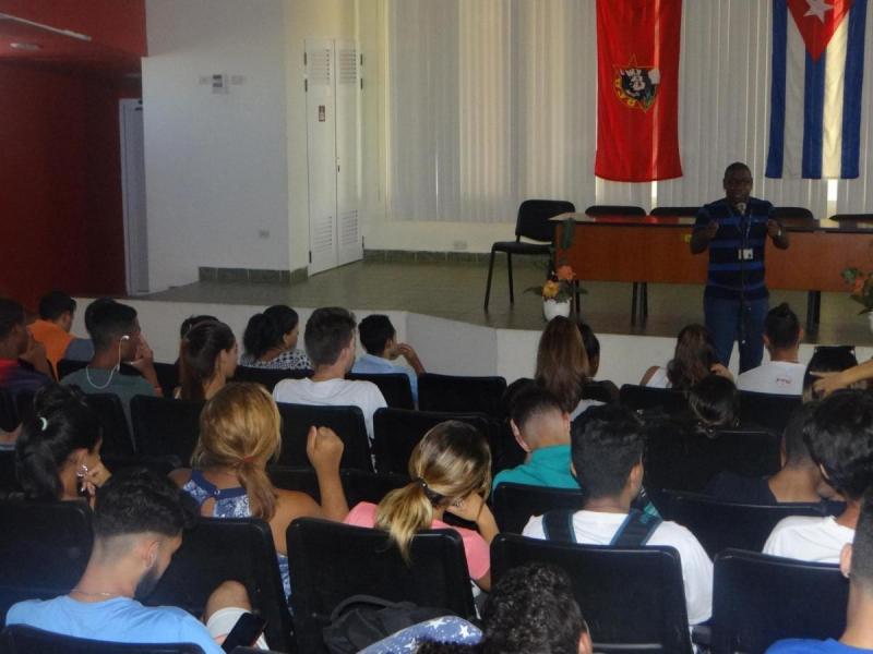 La conferencia dictada por el Secretario del Comité del Partido en la UCI, MSc. Silvano Merced Len, reseñó los diversos proyectos de subversión creados por Estados Unidos contra Cuba.