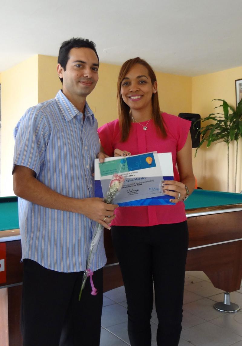 Egresados de la primera graduación de la Academia Cisco-UCI. 