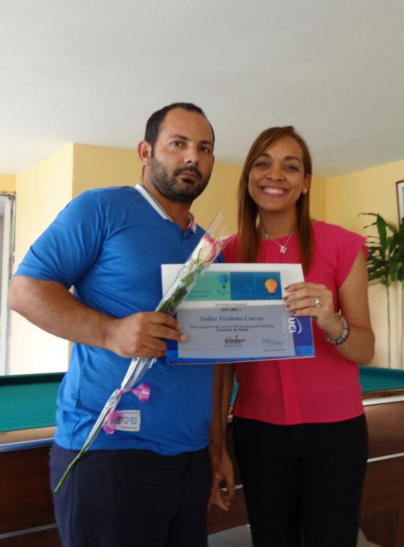 Egresados de la primera graduación de la Academia Cisco-UCI. 