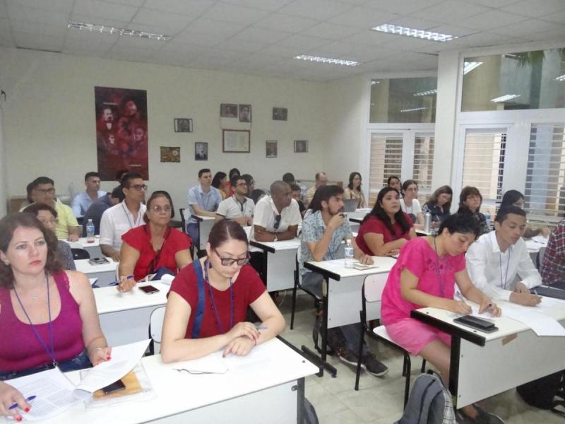 Los jóvenes delegados intercambian conocimientos y modelos de enseñanzas de las matemáticas en la Relme 33.