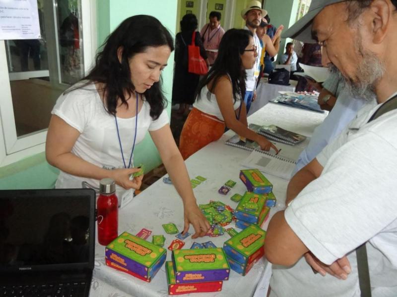 Presentación de libros, revistas y materiales didácticos.