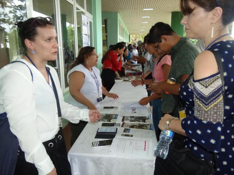 Presentación de libros, revistas y materiales didácticos. 