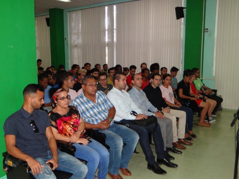 En la inauguración estaban presentes, el Dr.C. José Ortiz Rojas, director de Formación de Pregrado; la Ing. Arlety Sánchez Santo, secretaria de la Unión de Jóvenes Comunistas en la UCI; miembros del Consejo Universitario; y trabajadores de la empresa Huawei.