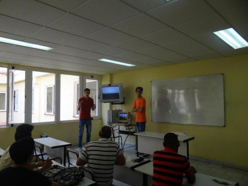 Presentación de ponencia en el trabajo en comisiones.