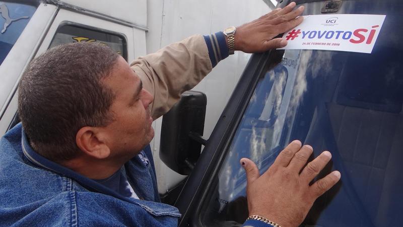 Los trabajadores de la Dirección de Transporte demostraron su apoyo al referendo constitucional. 