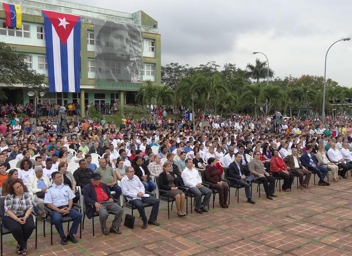 El acto estuvo presidido por Jorge Arreaza Montserrat, ministro del Poder Popular para las Relaciones Exteriores de la República Bolivariana de Venezuela; Bruno Rodríguez Parrilla, ministro de Relaciones Exteriores de Cuba; Dra.C. Miriam Nicado García, Rectora de la Universidad de las Ciencias Informáticas; y Marta Ayala Ávila, vicedirectora general del Centro de Ingeniería Genética y Biotecnología. 