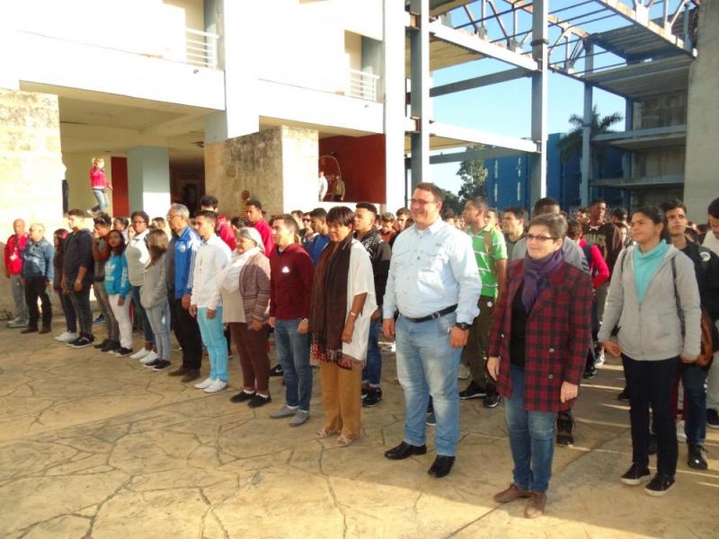 Presidieron el matutino, en primer plano de derecha a izquiera: MSc. Alicia Senra, directora de Comunicación Institucional de la UCI; Raúl Prieto, primer srcretario del Partido en La Lisa, y la MSc. Reina Estrada, decana de la Facultad de Tecnologías Educativas.