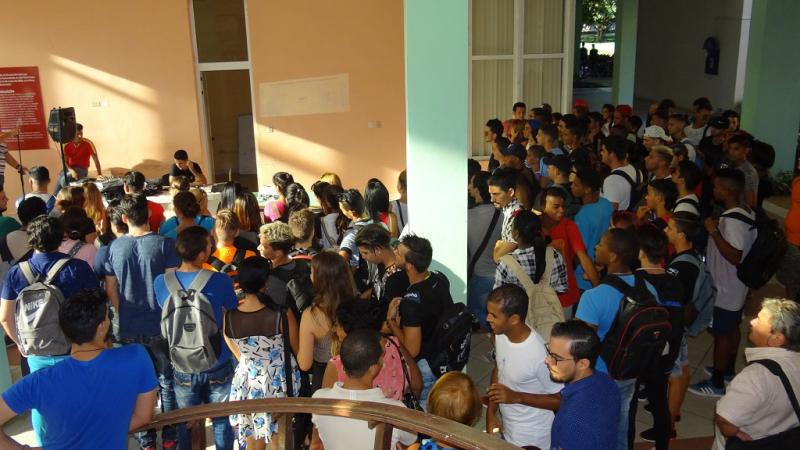 Bienvenida a nuevos estudiantes del segundo año que ingresan en la Facultad 3.