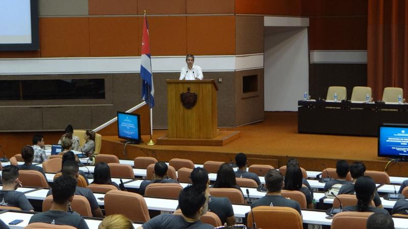 Conferencia inaugural del viceministro primero de las Comunicaciones, Wilfredo González Vidal. 