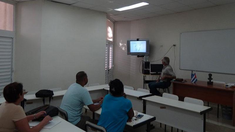 Identification and stimulation of  scientific thought is the name of the course taught by Dr.Sc. Manuel Villanueva.