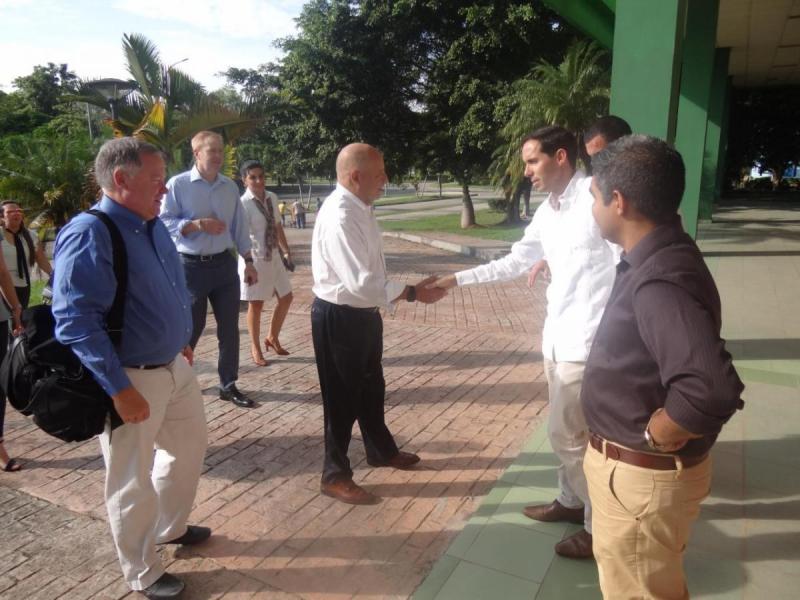 Los visitantes fueron recibidos en el Salón de la Maqueta por el vicerrector primero de la UCI, Dr.C. Raydel Montesino Perurena.