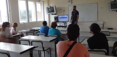 Estudiantes de tercer año presentaron sus proyectos de investigación como parte del proceso de evaluación interna de acreditación de la carrera de Bioinformática. Foto: Tania García Torres  
