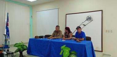 El general de división (r) Rogelio Acevedo González conmovió a los presentes en el Teatro Abdala con el don para el relato histórico.