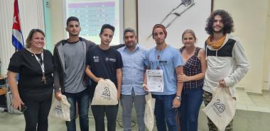 El equipo BrainStorm obtuvo el primer lugar en la sede UCI. 