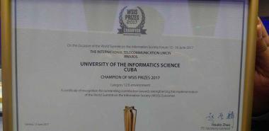 Recibe la UCI y el Pachamama Game Jam premio en la Cumbre Mundial de la Sociedad de la Información