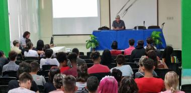 Con la disertación Contribuciones de la modelación matemática en el enfrentamiento de la COVID-19 en Cuba, el Dr.C. Raúl Guinovart Díaz, abrió la jornada científica.