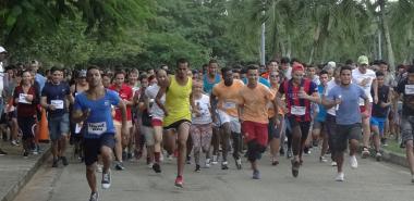 Maratón de Uciencia en la Plaza Mella.