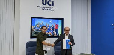 El rector de la UCI, Dr.C. Raydel Montesino Perurena y Mariano Jabonero Blanco, secretario General de la OEI, validaron con sus firmas el nuevo compromiso que se plantea profundizar los lazos de cooperación.