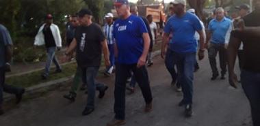 El Presidente cubano llega al municipio de La Lisa para emprender una tarea de Trabajo Voluntario.