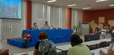 Fernando Buen Abad intercambió ideas con alumnos y profesores de la UCI sobre la comunicación y su impacto en la situación geopolítica actual. 