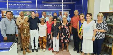 Abuelos de Arroyo Arena reciben su título de graduados en la UCI. Foto: Osmel Batista Tamarit