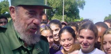 El 12 de diciembre de 2002 Fidel departió con los primeros estudiantes de la Universidad de las Ciencias Informáticas