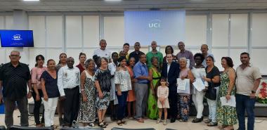 Profesores y trabajadores de la UCI que cursaron estudios en el aula de la Cátedra del Adulto Mayor, celebraron este jueves su segunda graduación. Foto: Osmel Batista Tamarit