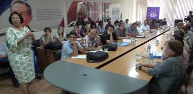 La Dra.C. Miriam Nicado García, rectora de la UCI, hace la presentación de la institución ante la Junta de Acreditación Nacional.