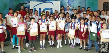 In the award ceremony  of the children's competition “Aportando a la Revolución” (My contribution to the Revolution) , children and teachers of the project  “Conectados al futuro” (Connected to the future)  and  also from the  José Martí Honoring Room, of  School  1 at UCI.