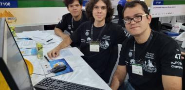 Integrantes del equipo UH Top: Jorge Pichardo Cabrera, Leonardo Artiles Montero y David García Aguilera. Foto: cortesía de los entrevistados